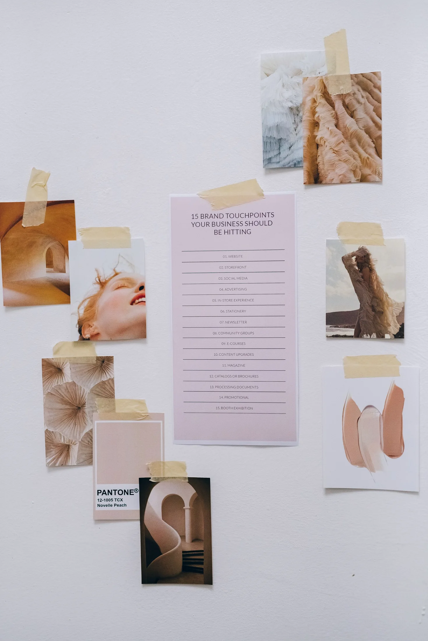 Moodboard de marque composé d'images, de textures et de notes.